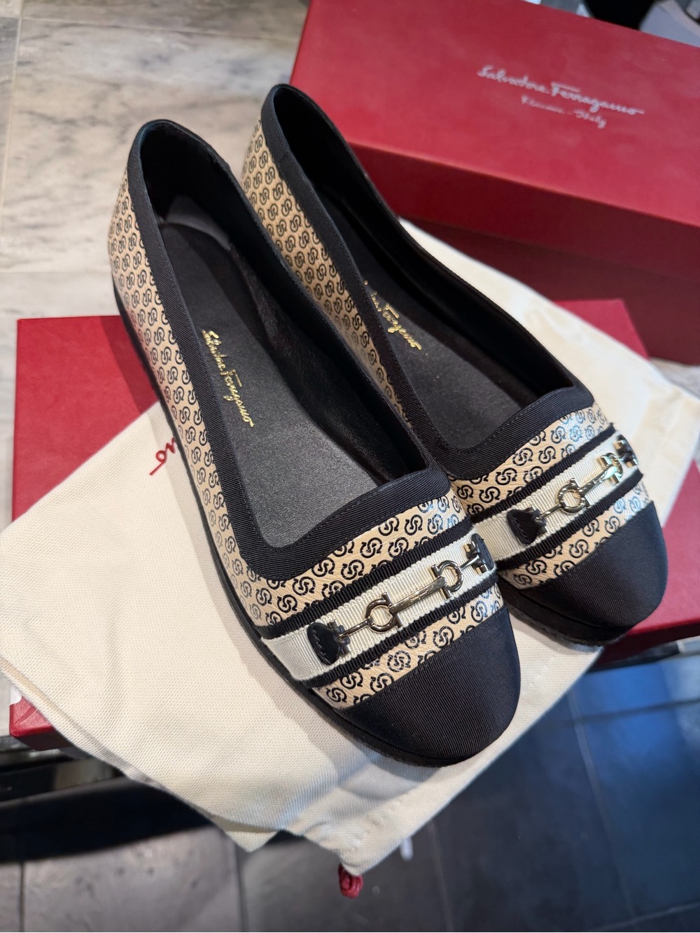 Salvatore Ferragamo Black and Cream Logo-Print Horsebit Flats